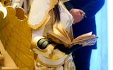 Worldofwarcraft-priest-girl-cosplay-9